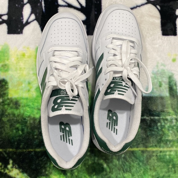 New balance white and green size 10 worn once box has a little damage to it. - Picture 13 of 14